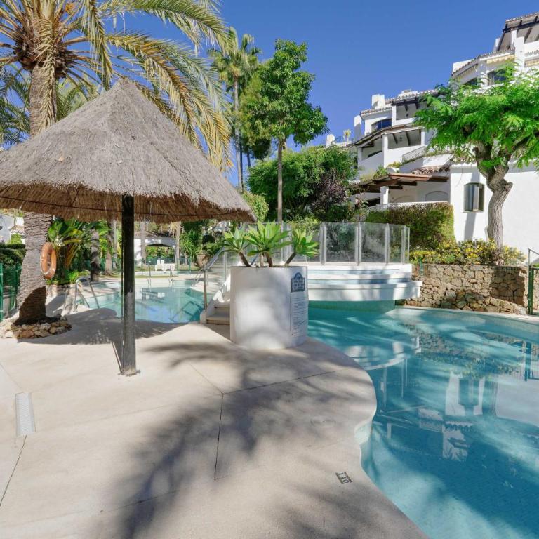 2033 modern 3 Bed large Terrace with sun loungers - Apartment with Terrace - 16