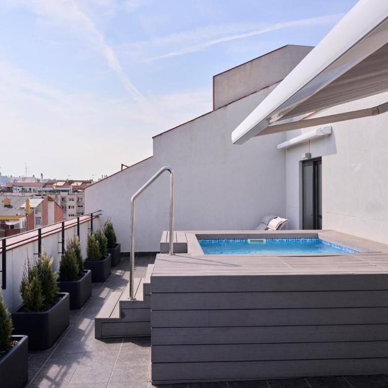 Catalonia Gran Via BCN - Suite with Private Pool - 4