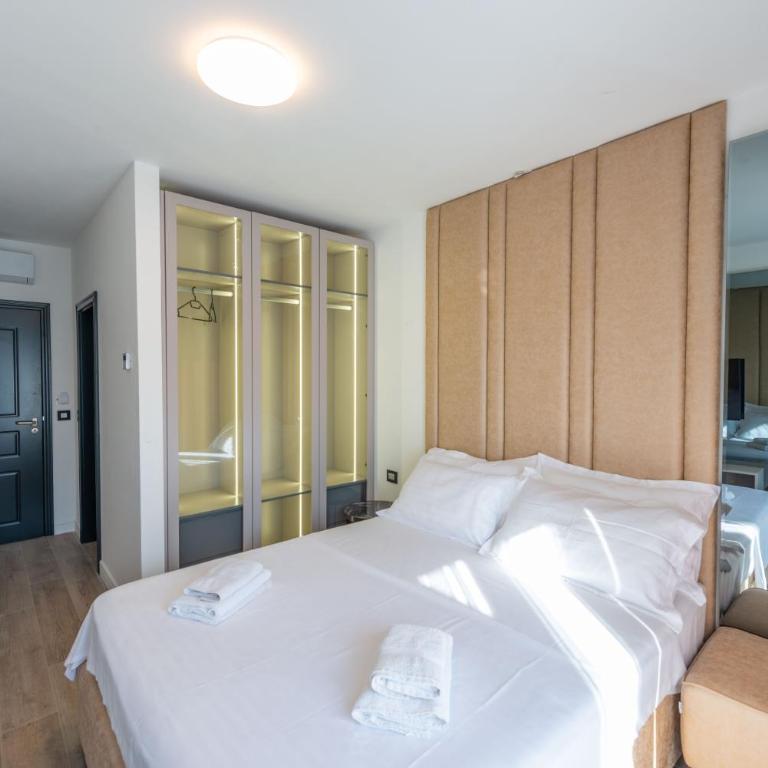 Botanica Boutique Hotel - Deluks Dvokrevetna Soba sa Bračnim Krevetom - 1