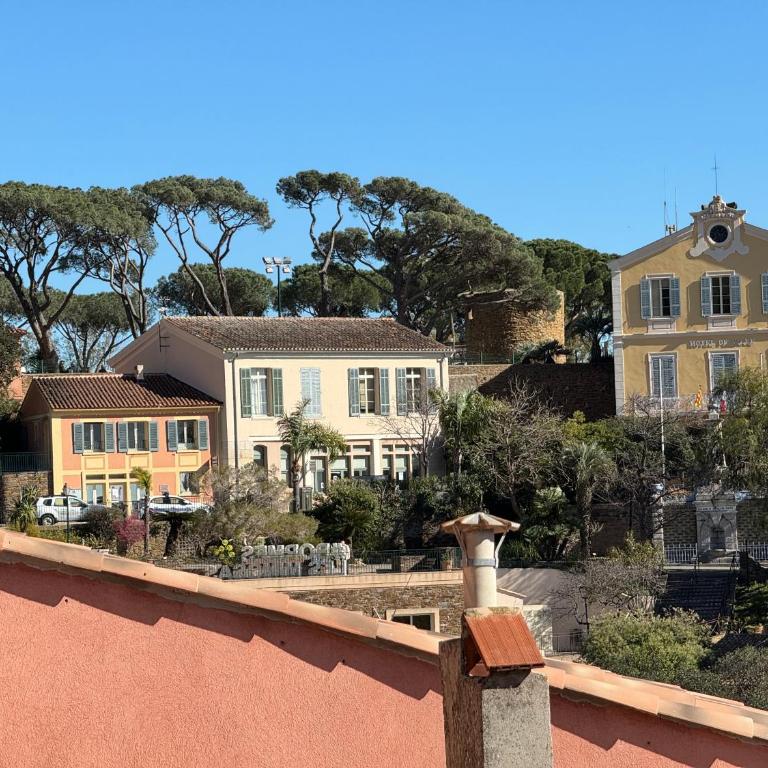 Studio le Nid, vue mer, village et collines avec terrasse - Studio - Vue sur Mer - 4