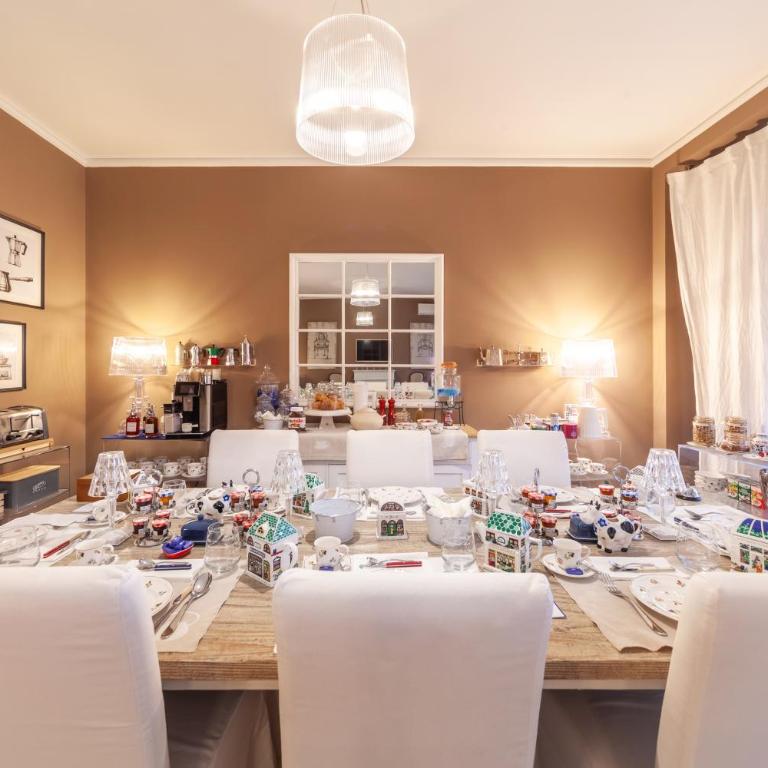 Maison de Famille - Large Double Room - 10