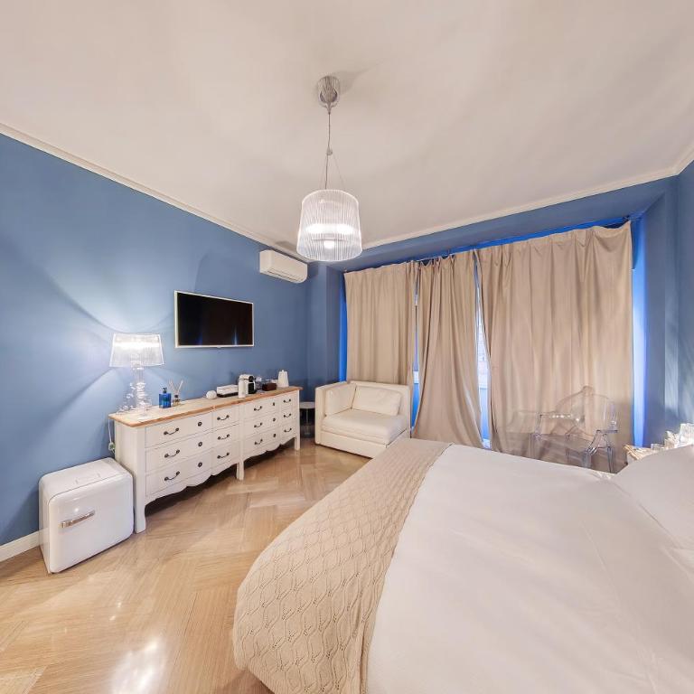 Maison de Famille - Large Double Room - 13