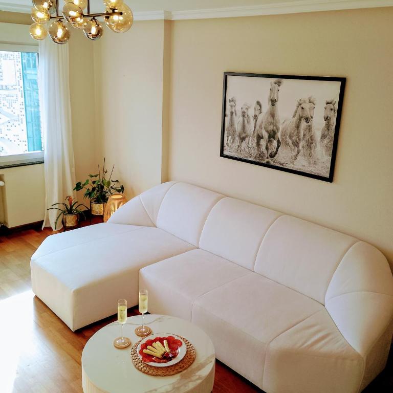 Acogedor apartamento a un paso de Gascona con WiFi y Netflix gratis by M&N's House - Three-Bedroom Apartment - 1