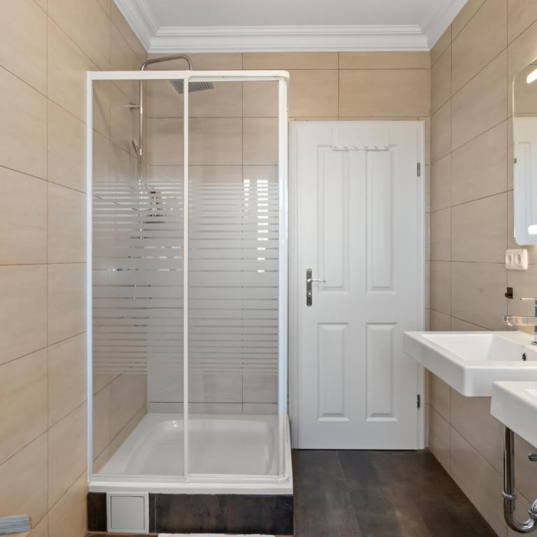 YUVA HOMES am Kurpark - BRIGHT Collection - Apartment mit Gartenblick - 40