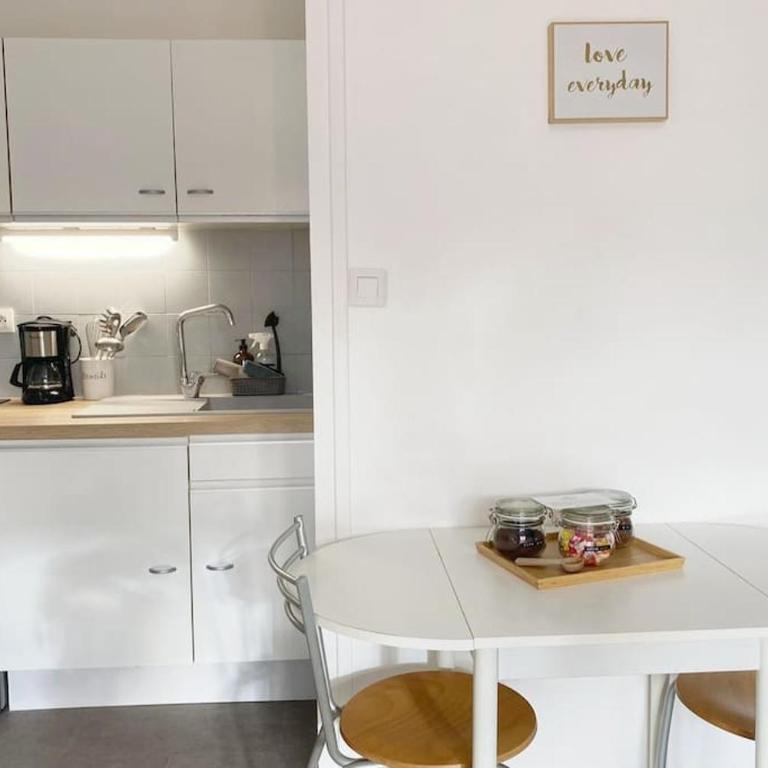 Le Syrme • 450m de la plage, balcon & parking - Studio - 13