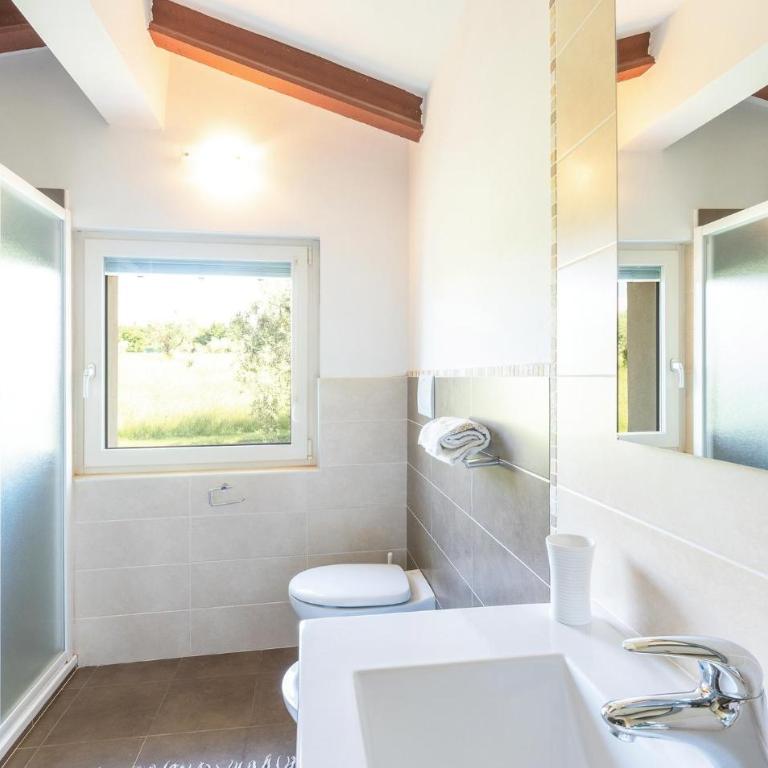 Gorgeous Home In Lazise Vr - Casa Vacanze con 3 Camere da Letto - 31