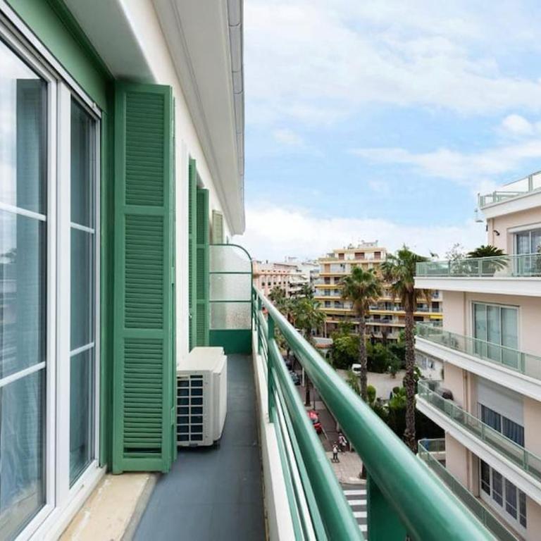 LOUIS GALLET Centre JUAN LES PINS 50m des plages - One-Bedroom Apartment - 6