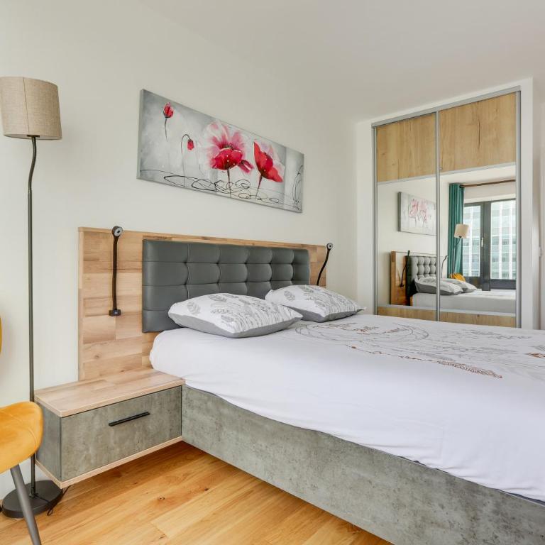 Paris luxury Apartment 75m2 with Eiffel Tower View, metro 1 min, parking - Appartement 2 Chambres - 17