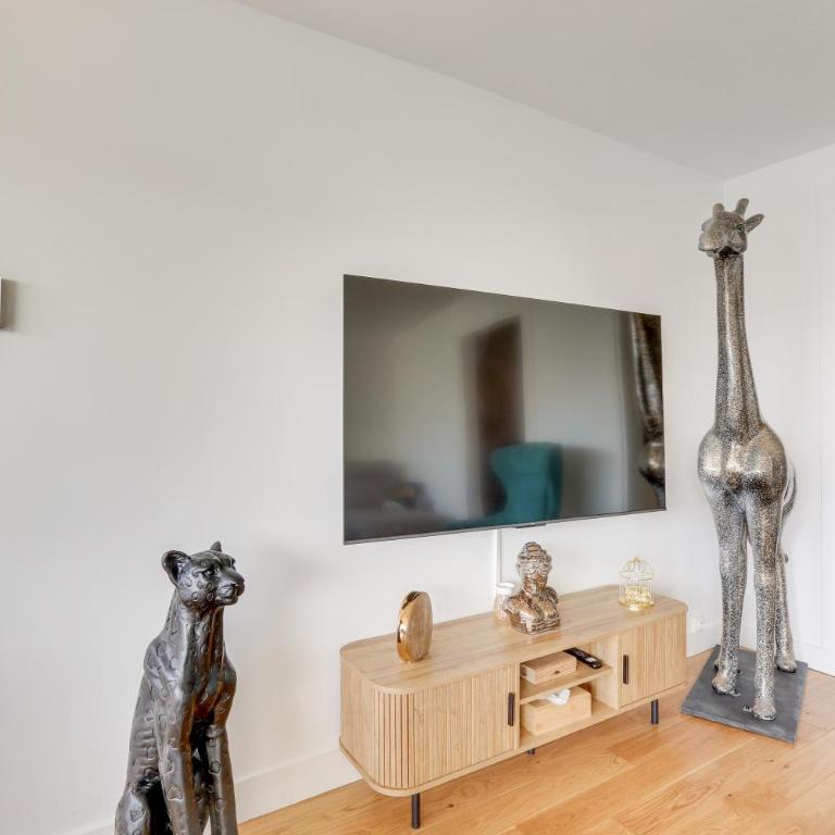 Paris luxury Apartment 75m2 with Eiffel Tower View, metro 1 min, parking - Appartement 2 Chambres - 14