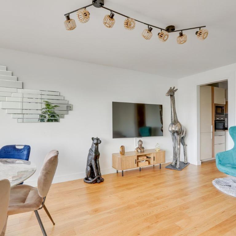 Paris luxury Apartment 75m2 with Eiffel Tower View, metro 1 min, parking - Appartement 2 Chambres - 13
