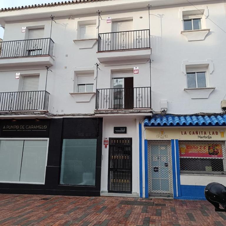Alegre apto. en casco histórico - Two-Bedroom Apartment - 24
