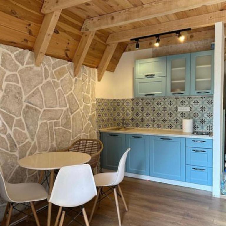 Wonderwood Cabin 2 - One-Bedroom Chalet - 18
