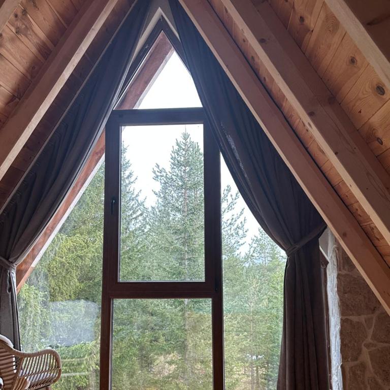 Wonderwood Cabin 2 - One-Bedroom Chalet - 14