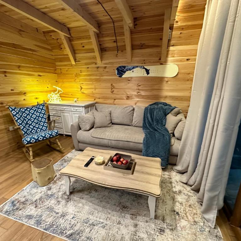 Wonderwood Cabin 2 - One-Bedroom Chalet - 17