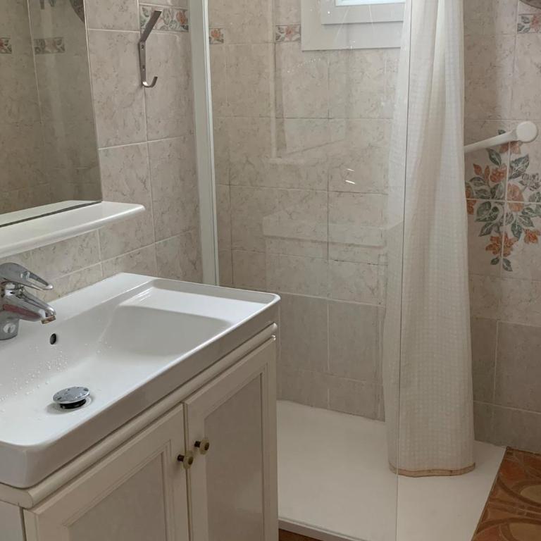 T2 lumineux avec balcon près des Thermes - FR-1-503-144 - Appartement - 6
