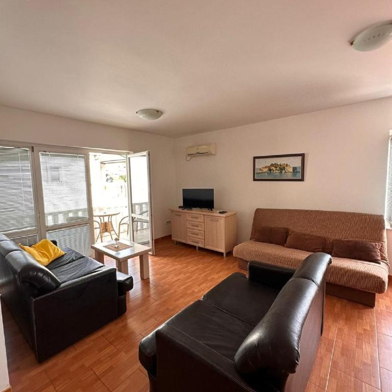 Apartments Djuro - Comfort One Bedroom Apartment with Balcony - 2