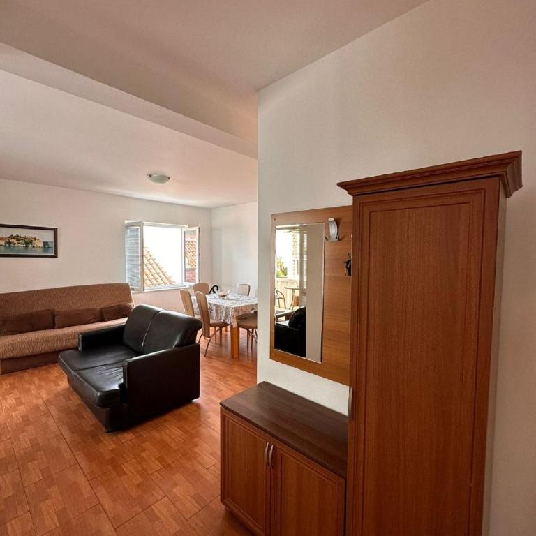 Apartments Djuro - Comfort One Bedroom Apartment with Balcony - 3