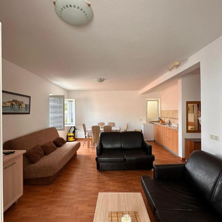 Apartments Djuro - Comfort One Bedroom Apartment with Balcony - 4
