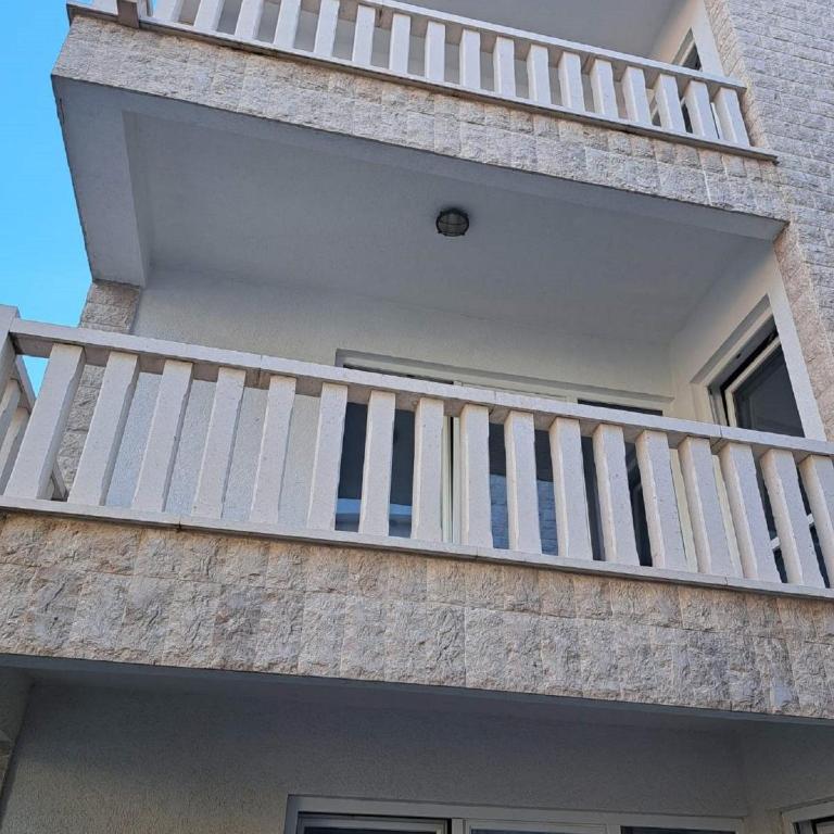 Apartments Djuro - Comfort One Bedroom Apartment with Balcony - 8