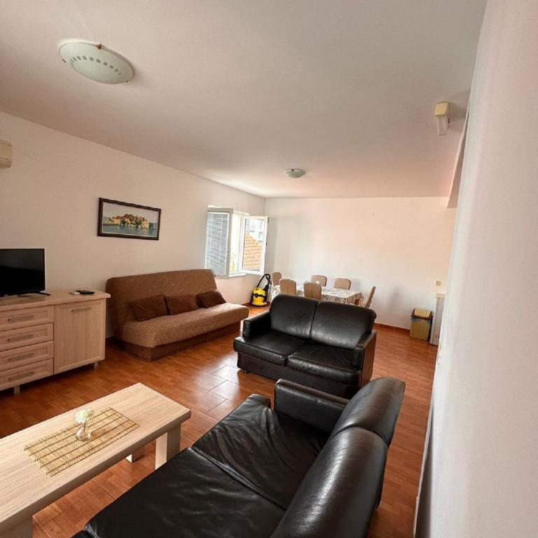 Apartments Djuro - One Bedroom Apartment with Balcony and Partial Sea View - 12