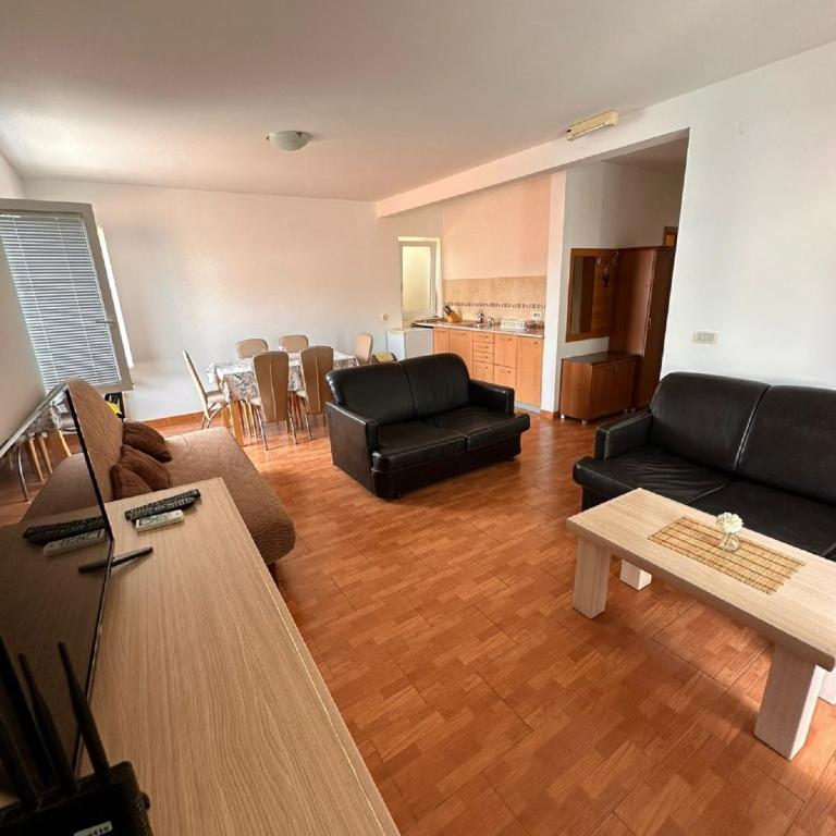 Apartments Djuro - One Bedroom Apartment with Balcony and Partial Sea View - 14