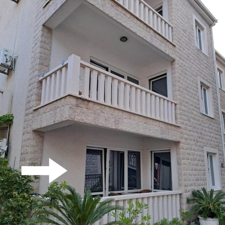 Apartments Djuro - Standard One Bedroom Apartment with Balcony - 3