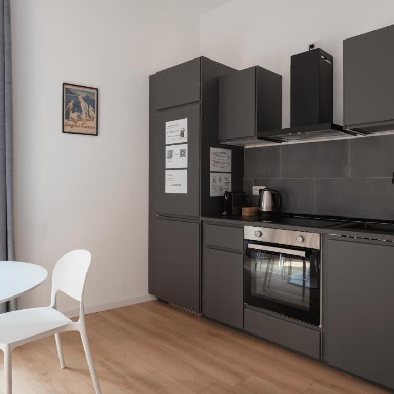 Comostay - Appartamento con 1 Camera da Letto - 10