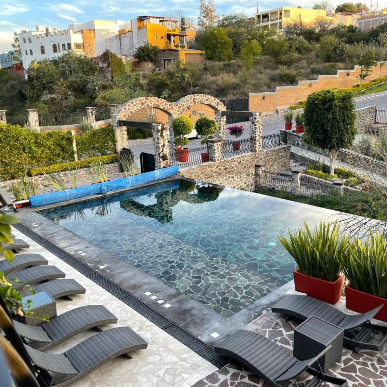 Casa Itzae La Antigua Dog Friendly - Twin Room with Balcony - 8