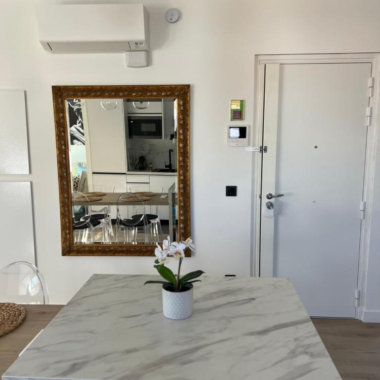 Monte Carlo Monaco Border - luxury, modern, cozy with home feelings and See View - Two-Bedroom Apartment - 11
