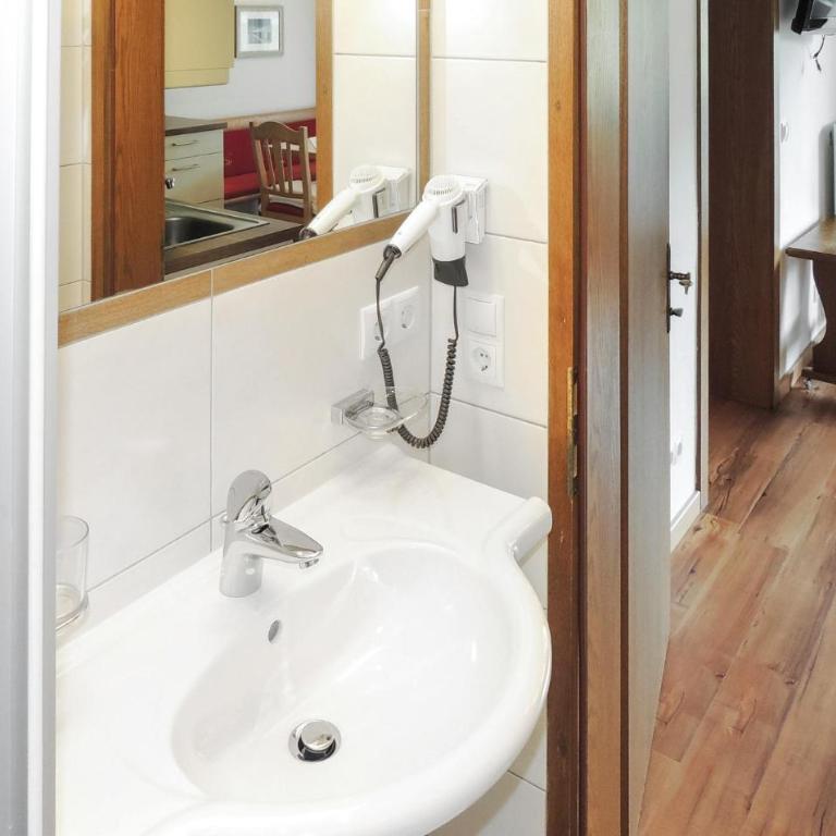 Schoene Ferienwohnung Flachau - Two-Bedroom Apartment - 16