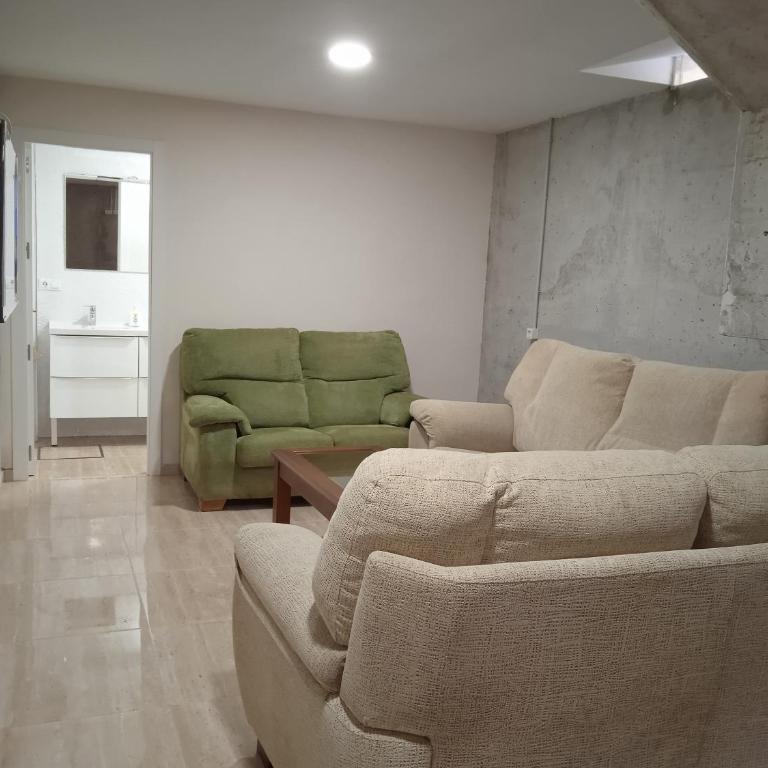 Casa en Jerez con patio cerca de la playa y de la sierra - Four-Bedroom House - 37