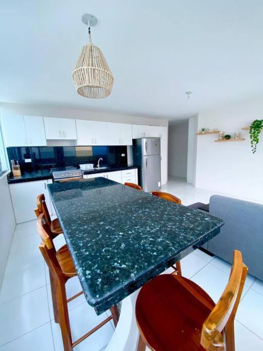 Crucita con Guardianía y acceso a Playa Privada y Piscina - Apartamento de 2 dormitorios - 1