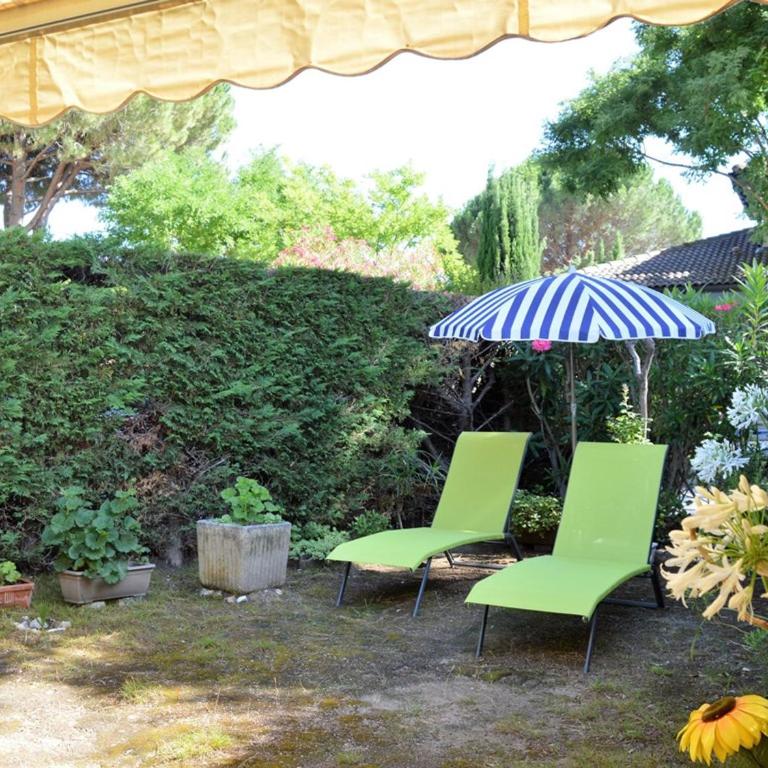 Appartement 2 pièces cabine avec terrasse, jardin, piscine et parking, proche plage - Le Lavandou - FR-1-251-517 - Appartement - 1