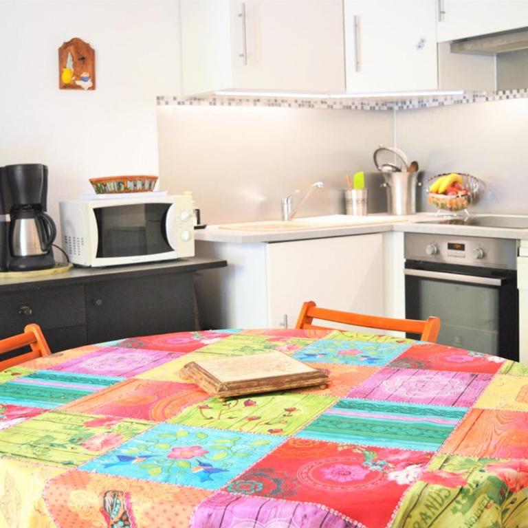 Appartement 2 pièces cabine avec terrasse, jardin, piscine et parking, proche plage - Le Lavandou - FR-1-251-517 - Appartement - 6