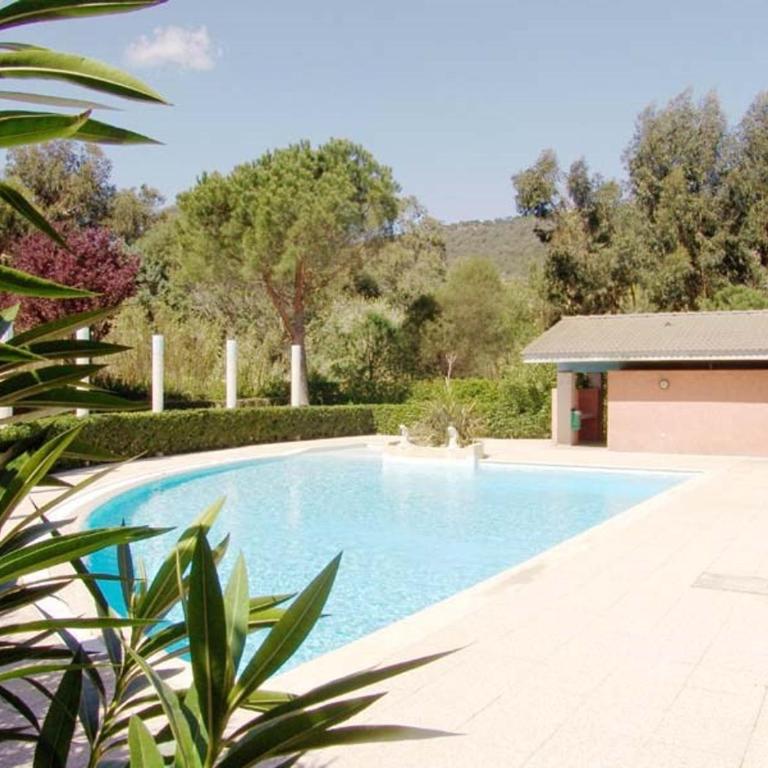 Appartement 2 pièces cabine avec terrasse, jardin, piscine et parking, proche plage - Le Lavandou - FR-1-251-517 - Appartement - 11
