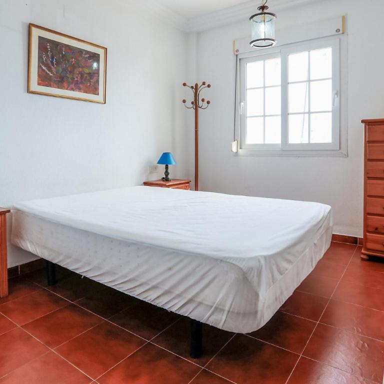 2 Bedroom Cozy Apartment In Torrevieja - Two-Bedroom Apartment - 11