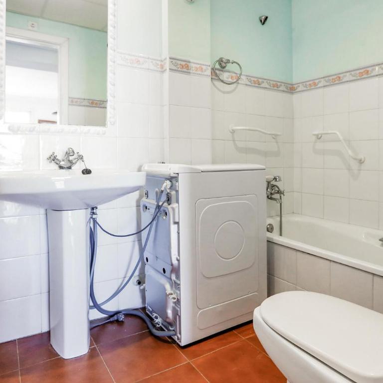 2 Bedroom Cozy Apartment In Torrevieja - Two-Bedroom Apartment - 15