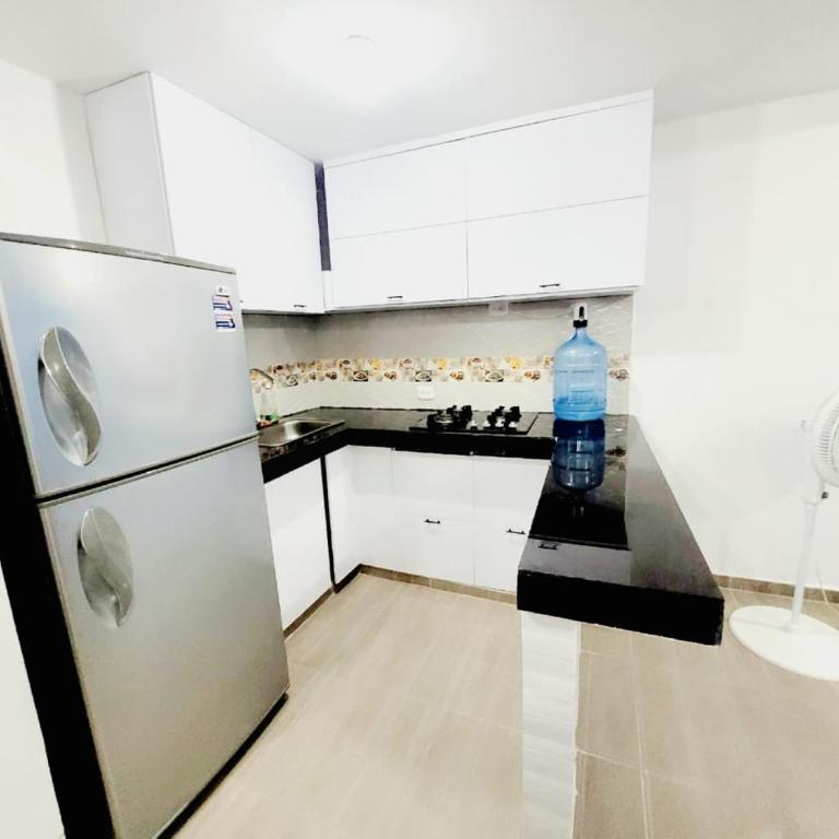 Bonito apartamento cerca a las playas y al centro - Three-Bedroom Apartment - 4