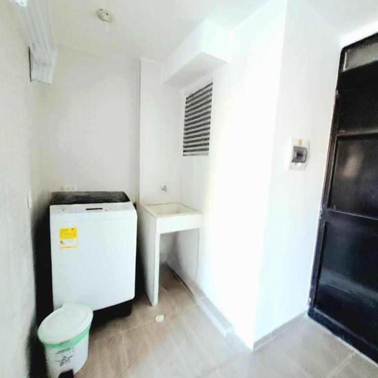 Bonito apartamento cerca a las playas y al centro - Three-Bedroom Apartment - 16