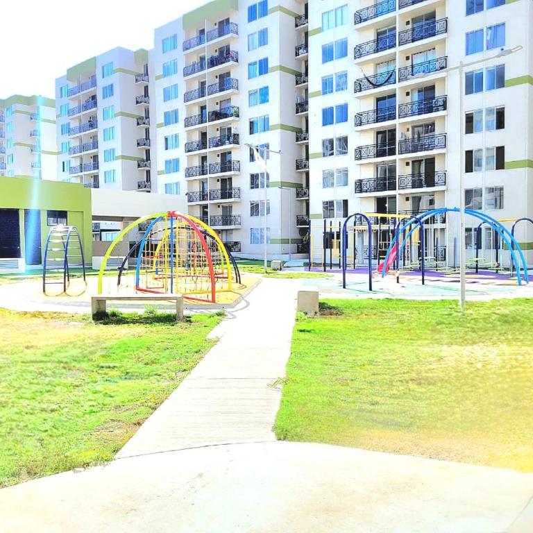Bonito apartamento cerca a las playas y al centro - Three-Bedroom Apartment - 20
