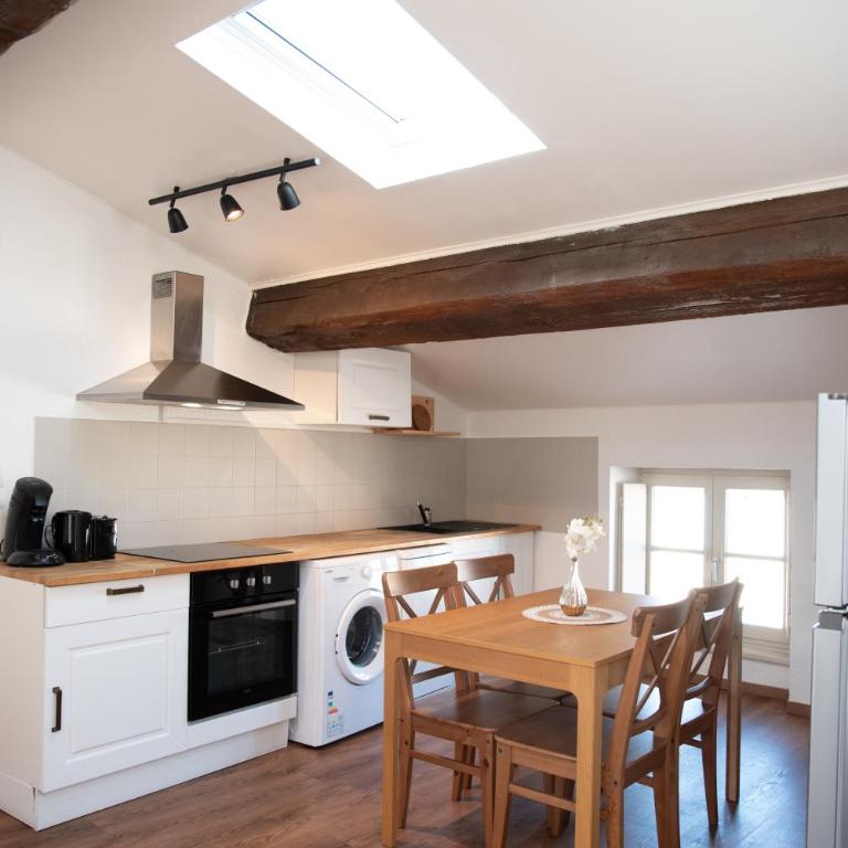 Appartement Chaleureux au pied de la Cité avec Parking - Two-Bedroom Apartment - 24