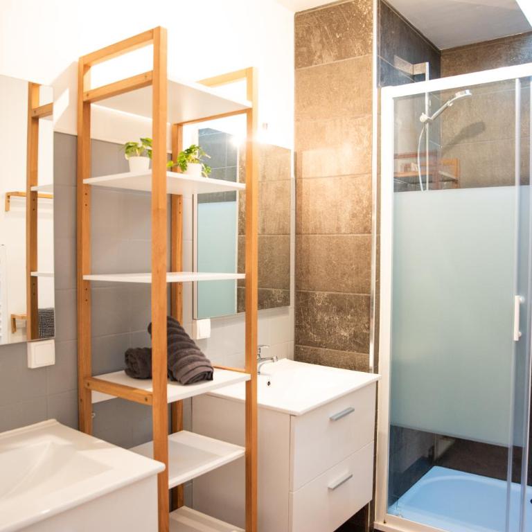 Appartement Chaleureux au pied de la Cité avec Parking - Two-Bedroom Apartment - 27