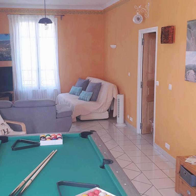 Accueillante maison avec piscine - Maison 8 Chambres - 22