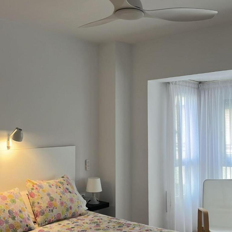 Apartaments Pepita Bandert - Two-Bedroom Apartment with Balcony - 3