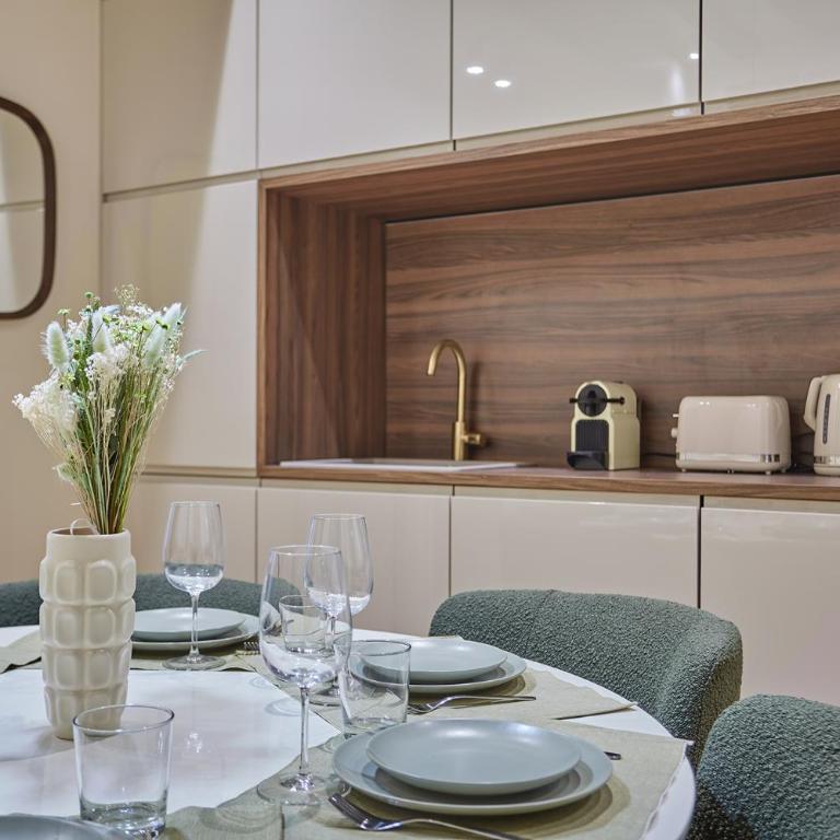 Residence Center of Paris by Studio prestige - Three-Bedroom Apartment - 12