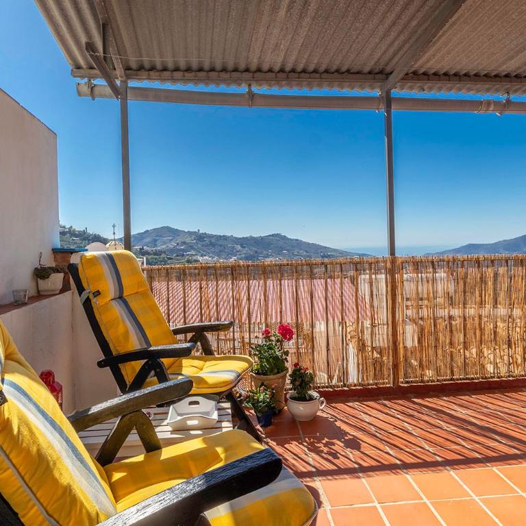Casa Marlo, Spacious House in the Lively Centre of Cómpeta - Casa de 4 dormitorios - 1