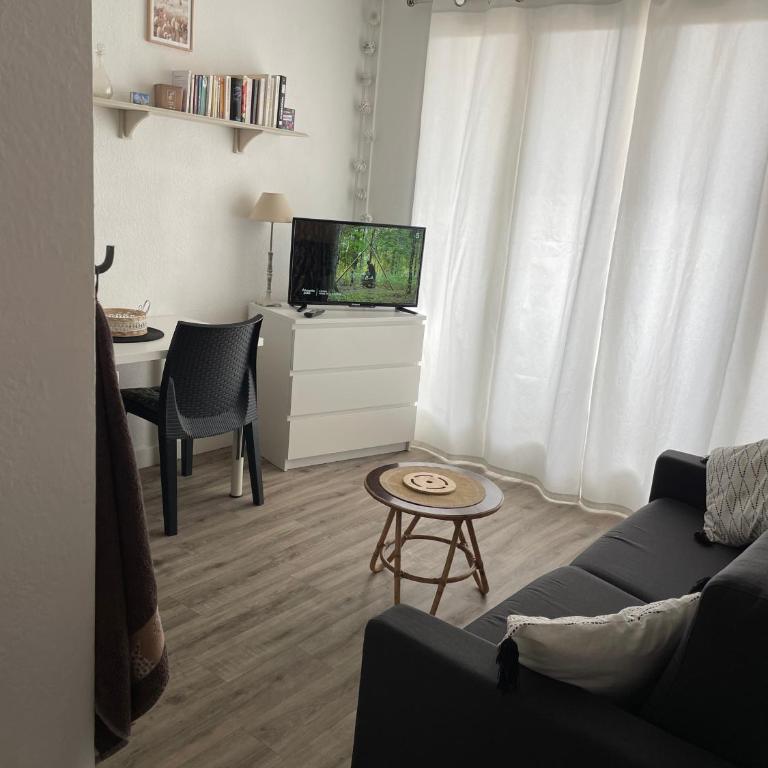 Studio rénové + loggia 5 mn des thermes / c.ville - La Case à Jo - Appartement 1 Chambre - 9