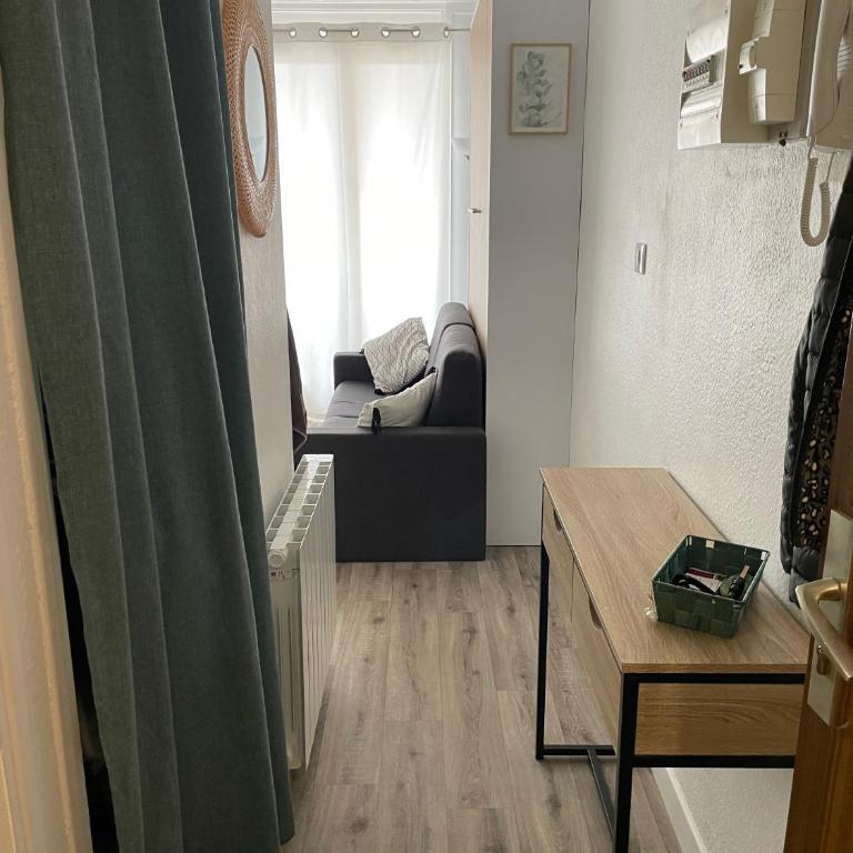 Studio rénové + loggia 5 mn des thermes / c.ville - La Case à Jo - Appartement 1 Chambre - 10