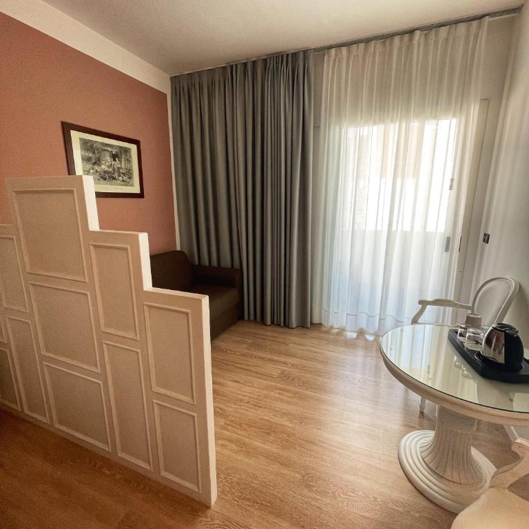 Park Hotel Cellini - Classic Junior Suite with Balcony Side Sea View - 6