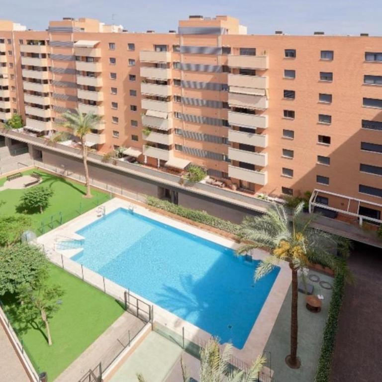 Holidays2Malaga Heroe de Sostoa con piscina junto Estacion AVE y playa - Apartamento con vistas a la piscina - 1